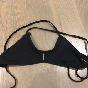 Black Jolyn Vent top!